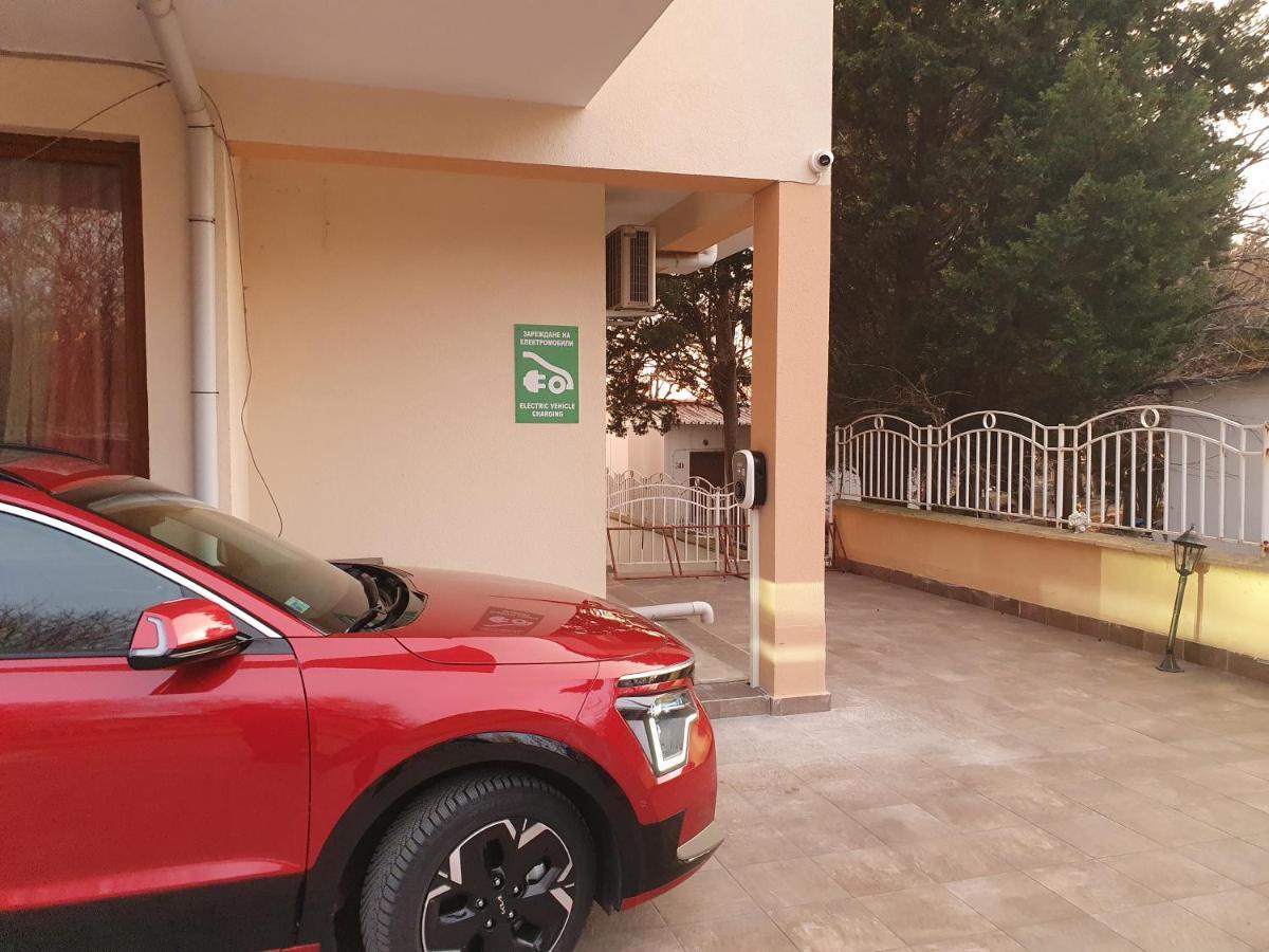 Hotel Capri نيسيبار المظهر الخارجي الصورة